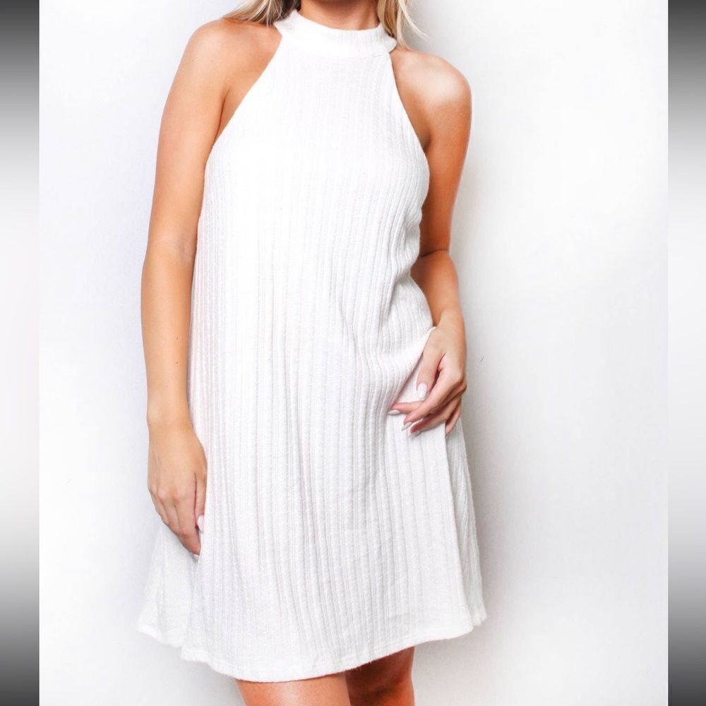 ⭐️Lulu’s Sleeveless Tie Back Rib Knit Halter Mini Dress‎